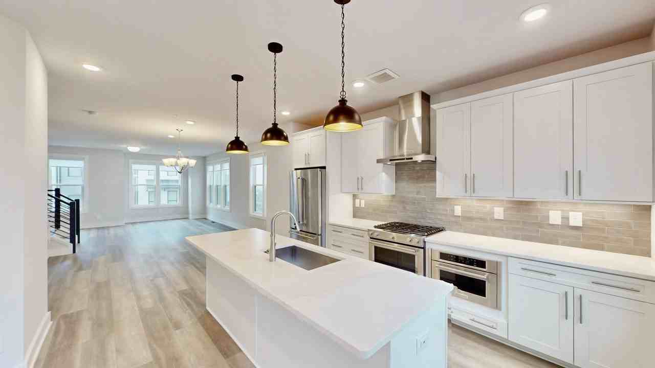7017 Louie Ln - Photo 5 of 39