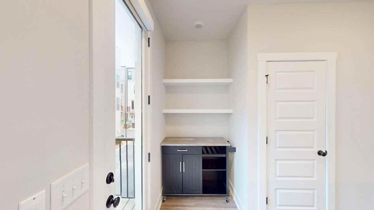7017 Louie Ln - Photo 7 of 39