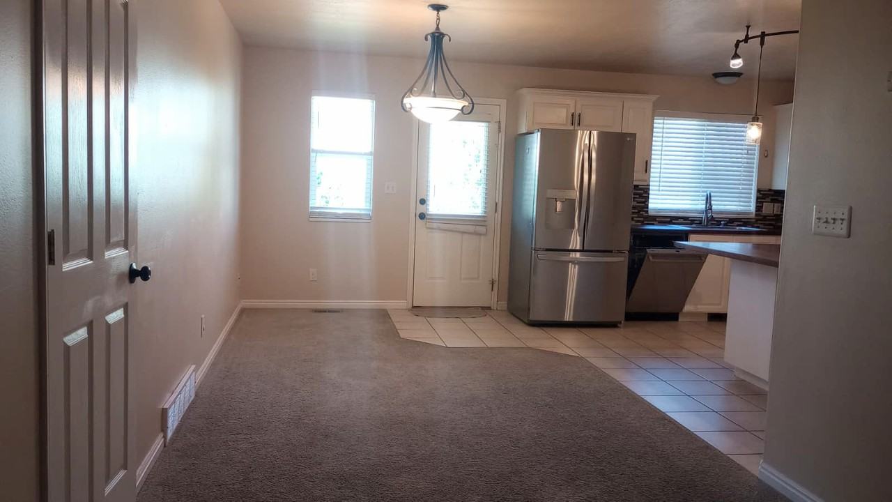 287 W 500 N #MAIN - Photo 3 of 11