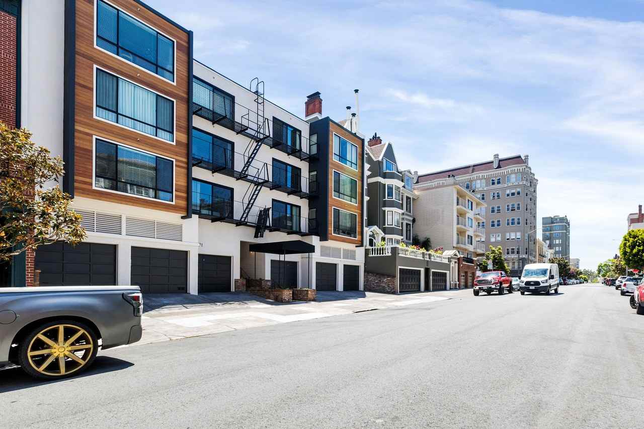 2171 Pacific - Photo 4 of 4