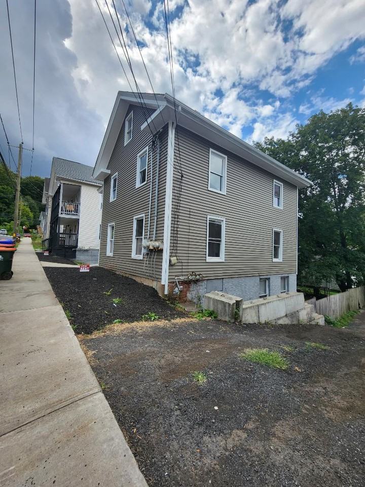 129 Willow St - Photo 2 of 23