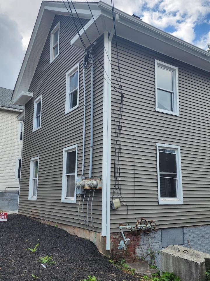 129 Willow St - Photo 3 of 23