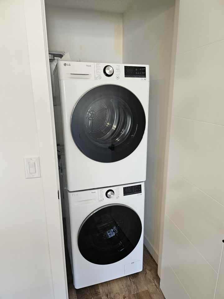 Bright & Modern 3 - Photo 3 of 28