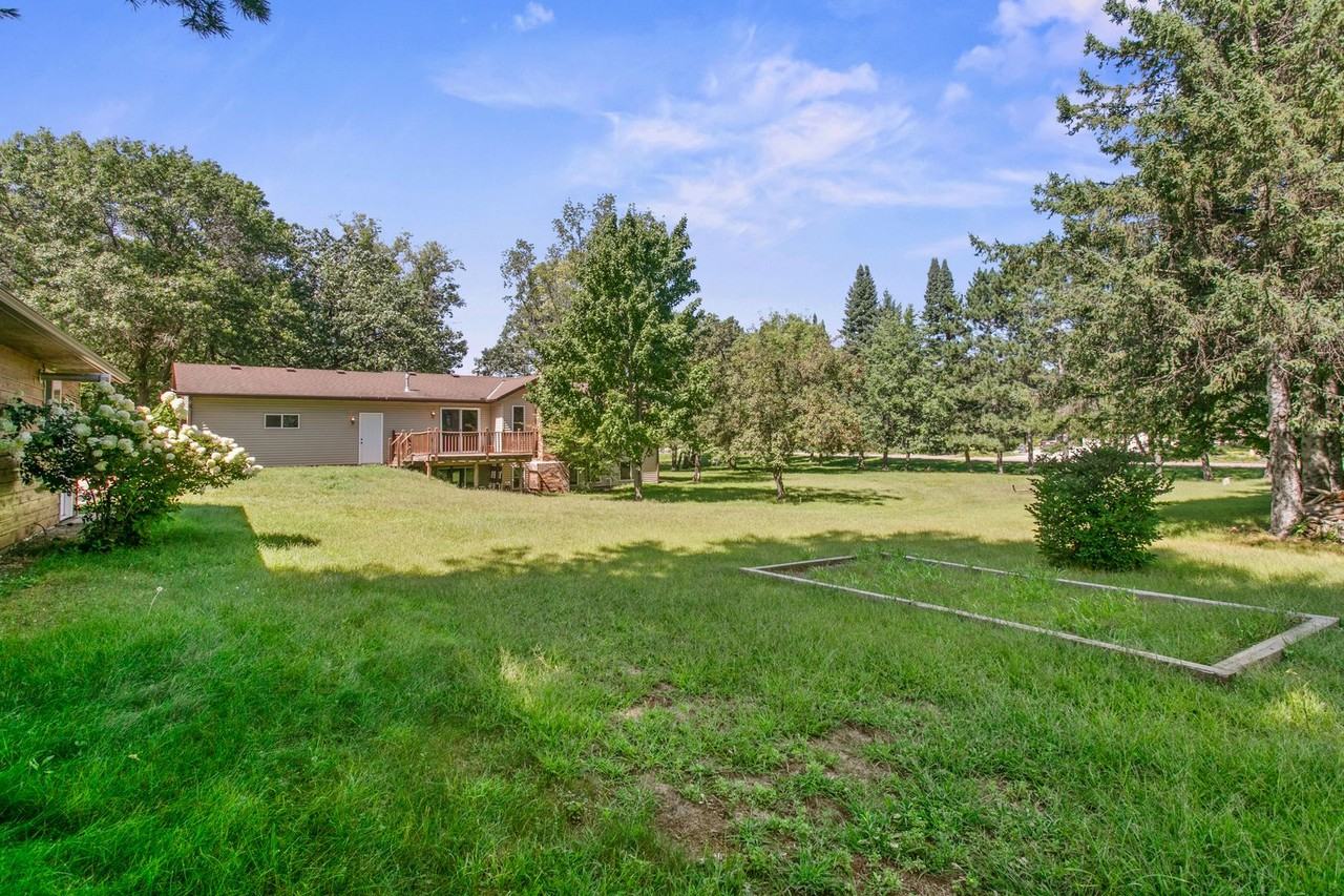 16037 Oneida St Nw - Photo 3 of 27