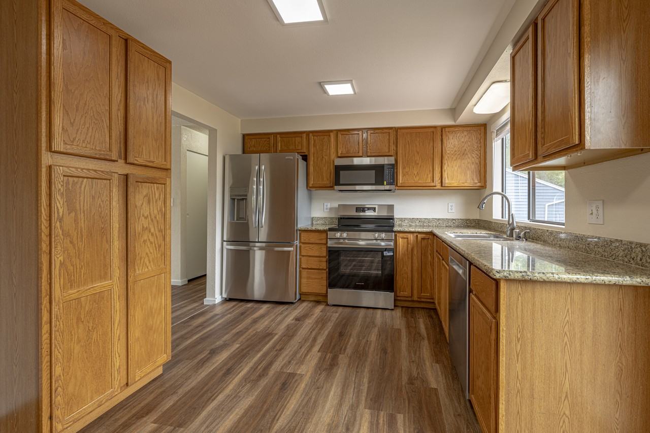 10717 Northeast 145th Place - Photo 4 of 18
