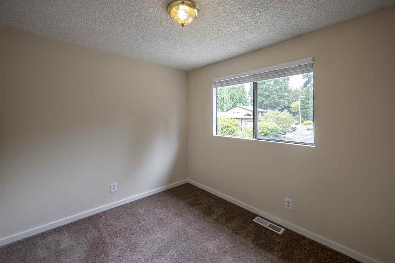 10717 Northeast 145th Place - Photo 5 of 18