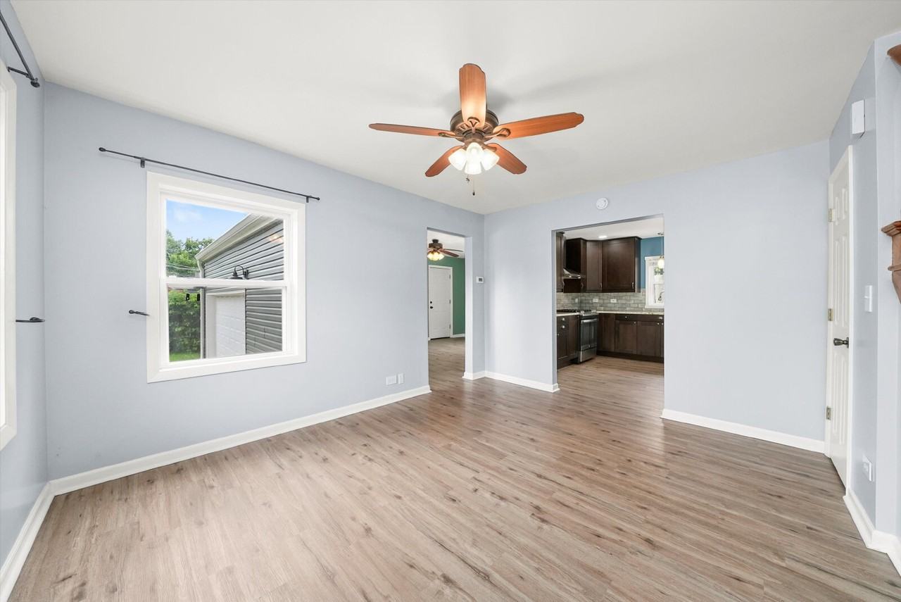 33351 N Park St - Photo 2 of 34