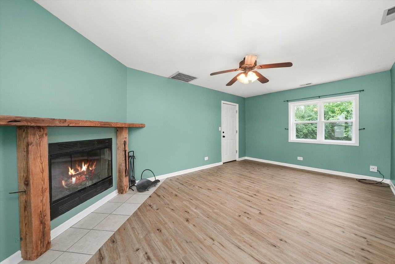 33351 N Park St - Photo 3 of 34