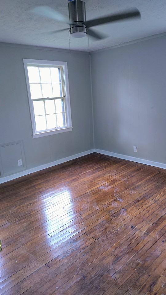 2028 Saxton Ave #NA - Photo 3 of 5