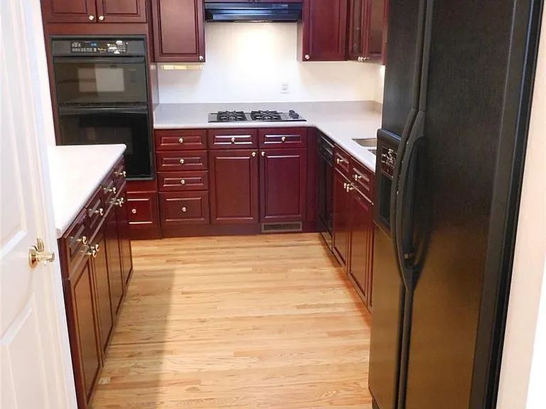 31 Jackson Street #D - Photo 5 of 11