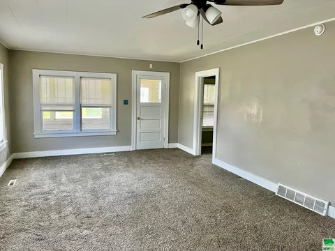 122 N Walnut St - Photo 2 of 8