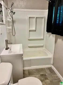 122 N Walnut St - Photo 4 of 8