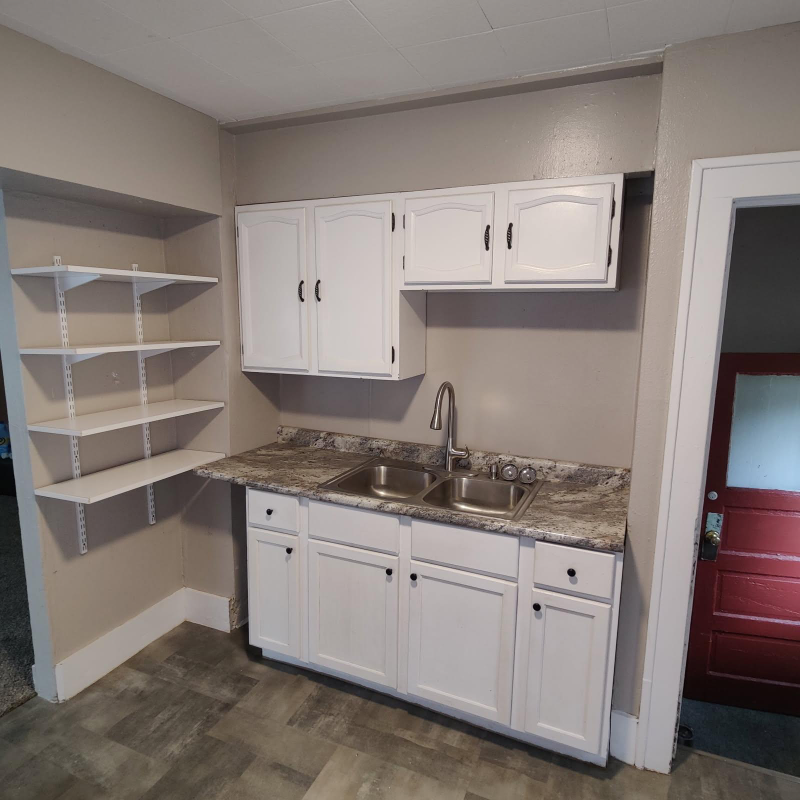 122 N Walnut St - Photo 5 of 8