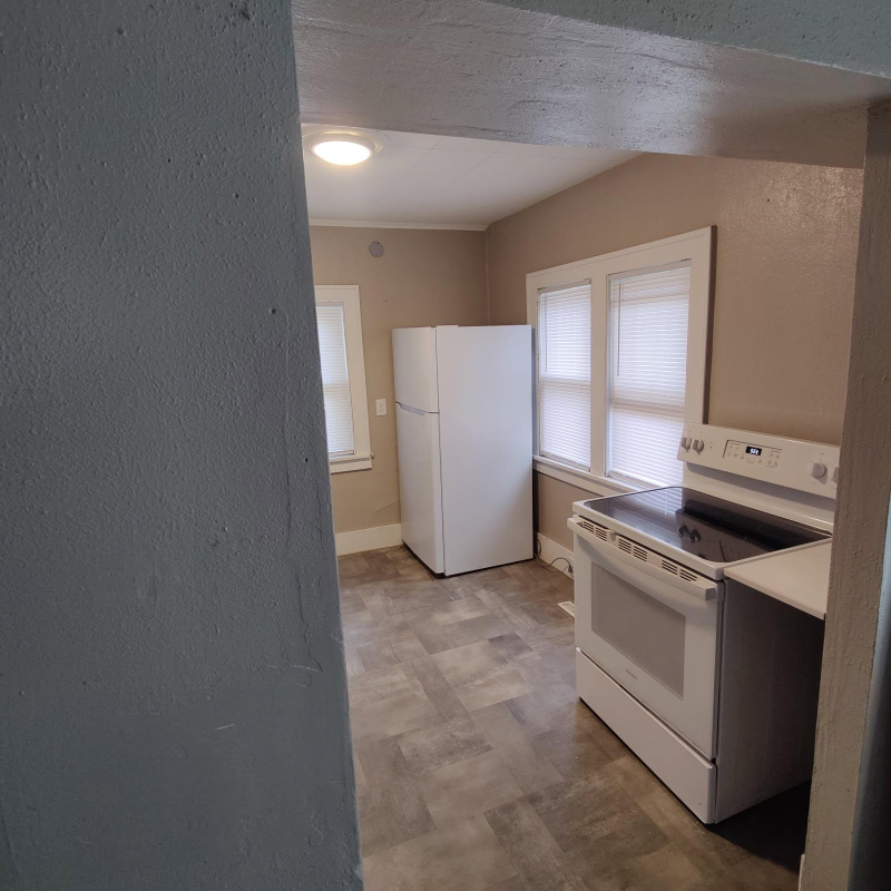 122 N Walnut St - Photo 6 of 8