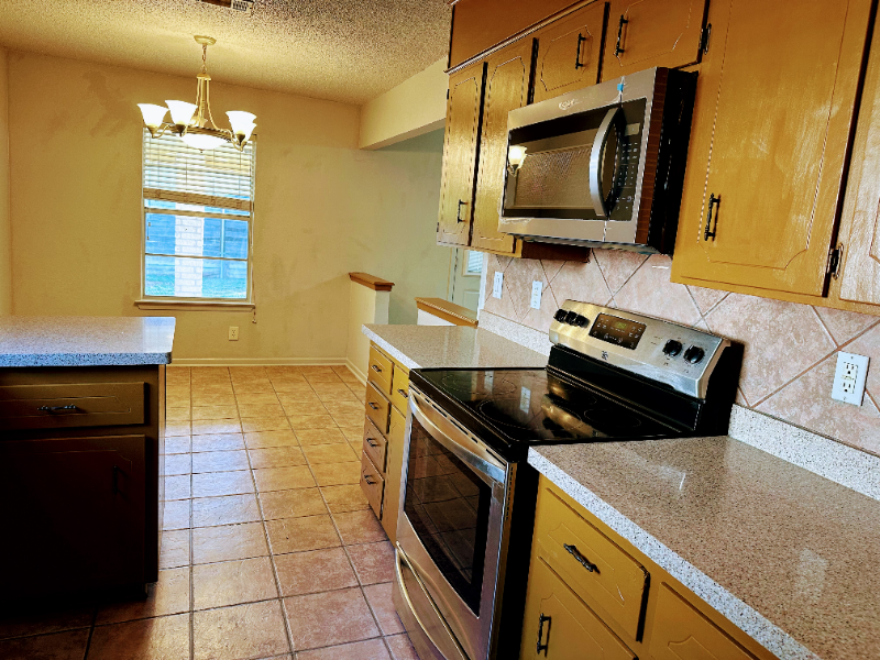 1703 Kingman Rd - Photo 3 of 9