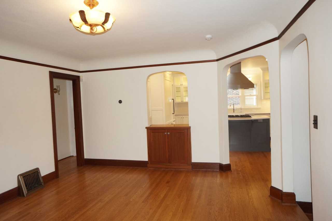 2545 Ne 9th Ave - Photo 4 of 38