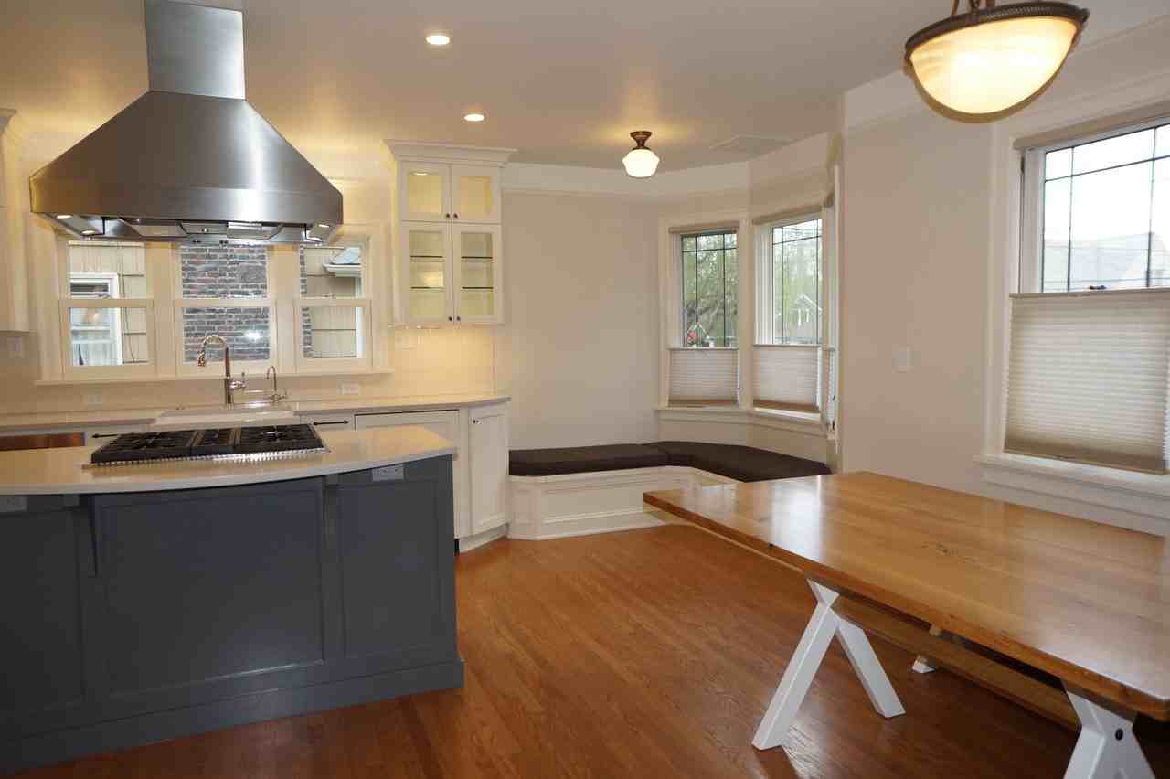 2545 Ne 9th Ave - Photo 5 of 38