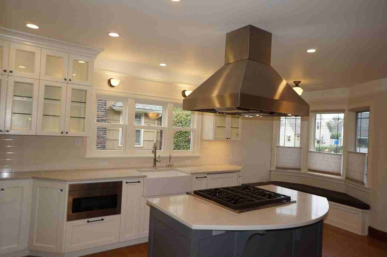 2545 Ne 9th Ave - Photo 6 of 38
