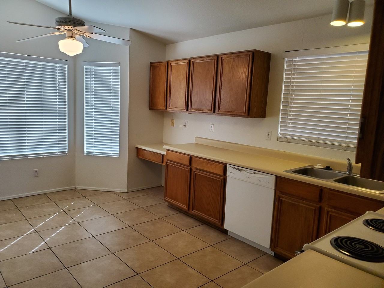 510 West Sereno Drive - Photo 5 of 19