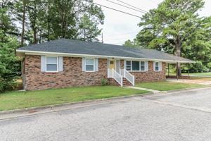 featured image of 521 N Fairview Rd