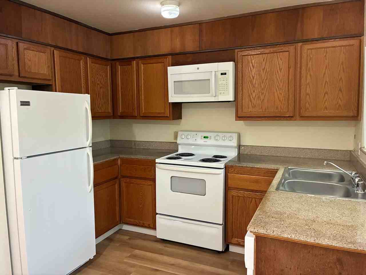 335 7th St - Photo 4 of 14