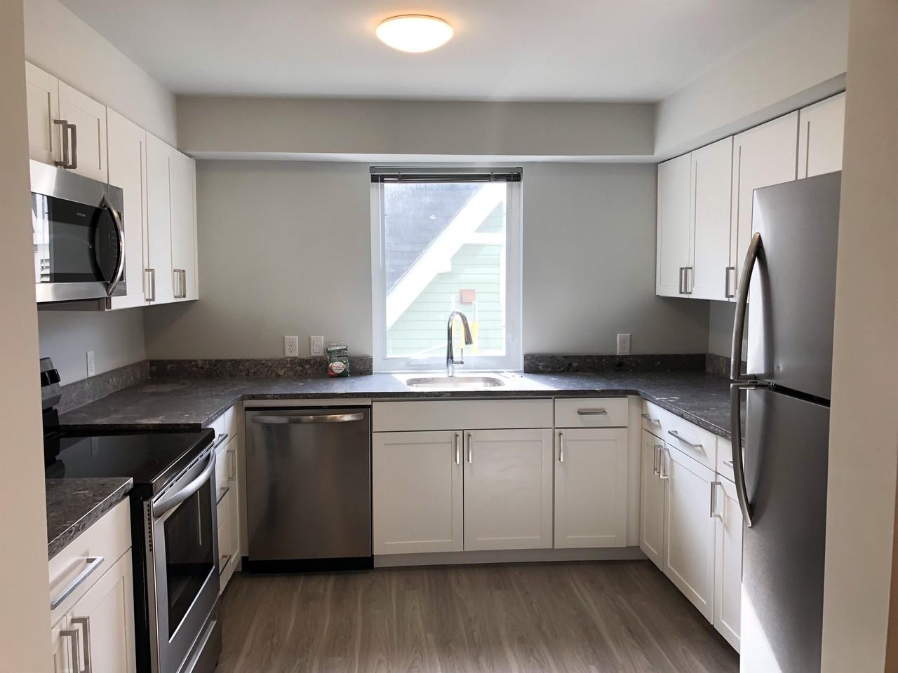 118 College Ave - Photo 7 of 9