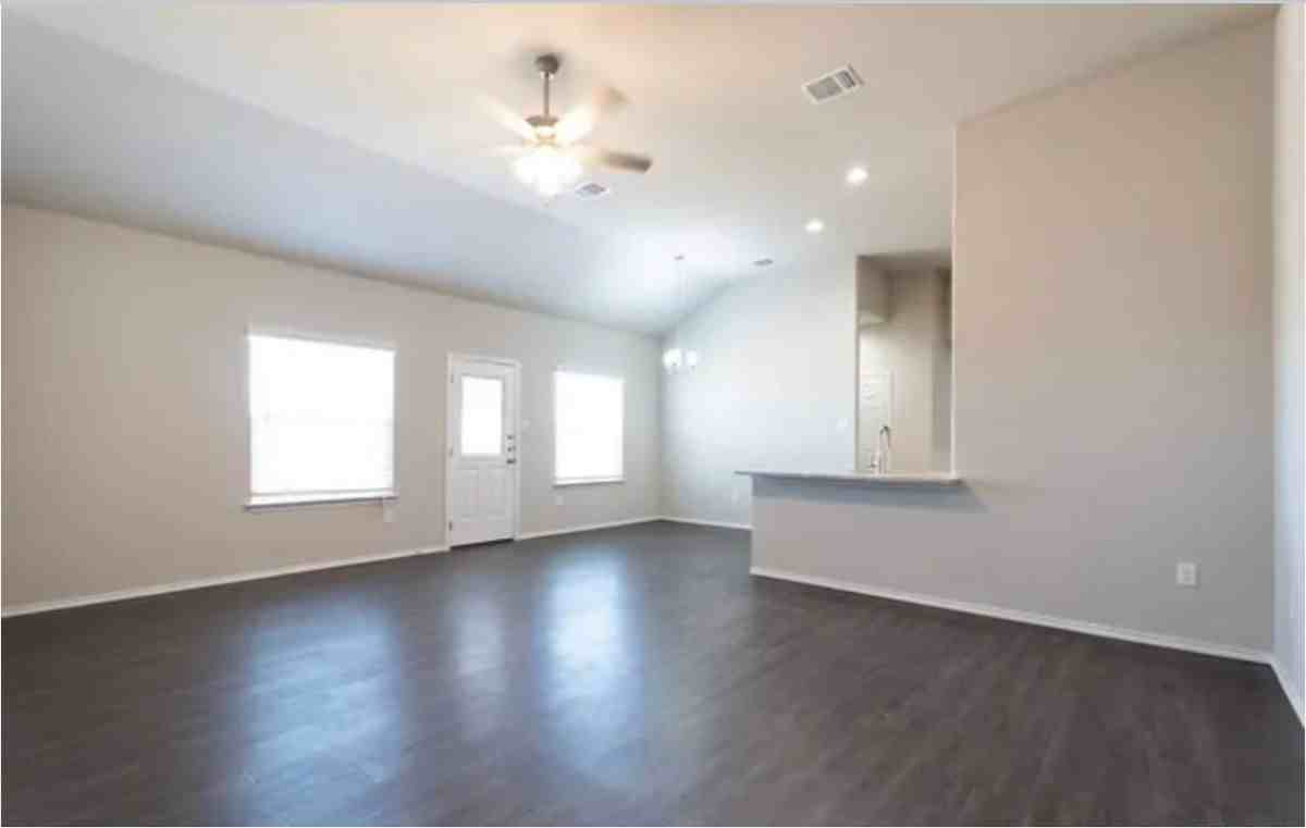 624 Grayson Ln - Photo 2 of 19