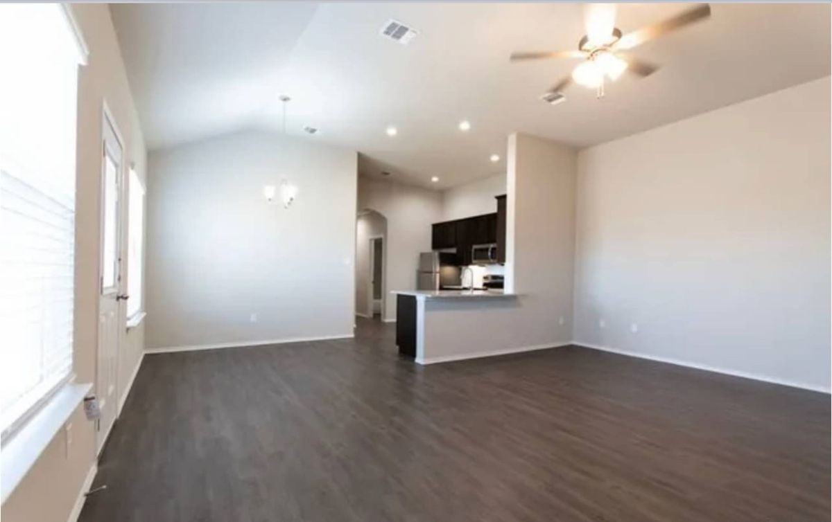 624 Grayson Ln - Photo 3 of 19