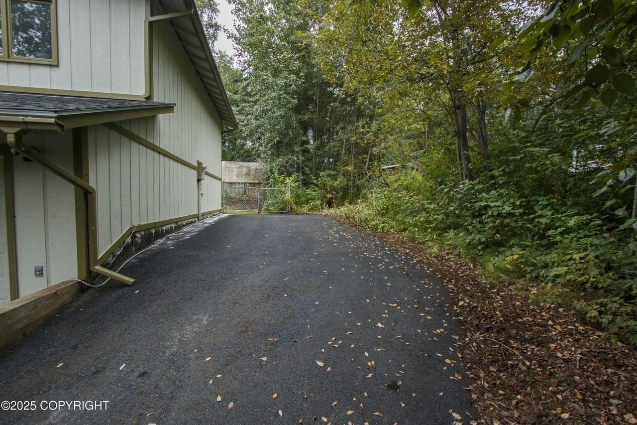 22688 Mcmanus Dr - Photo 4 of 30