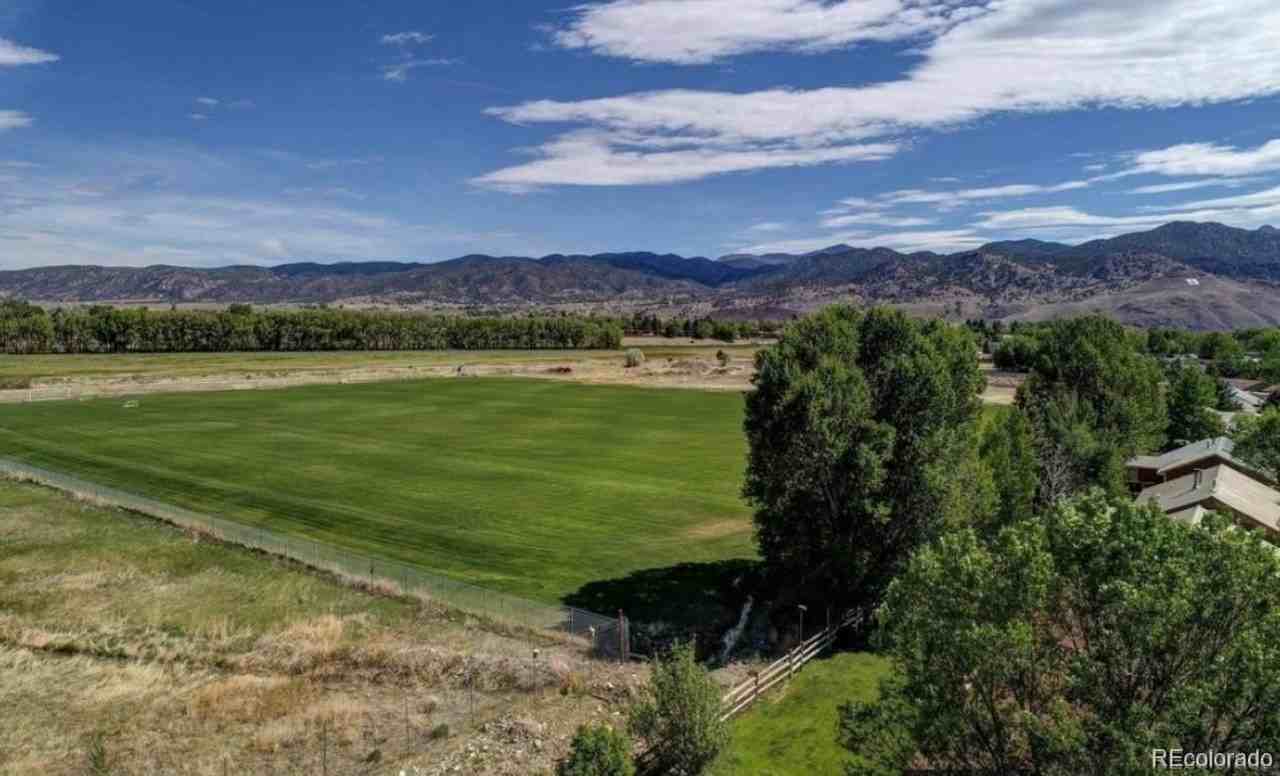 1330 Angelview Cir - Photo 3 of 23