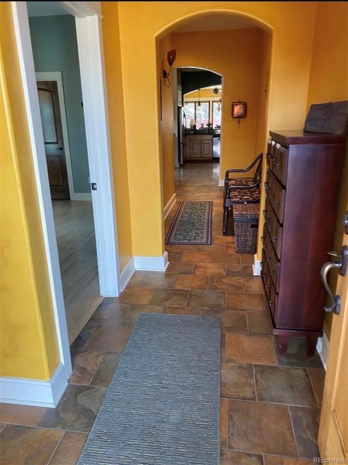 1330 Angelview Cir - Photo 5 of 23