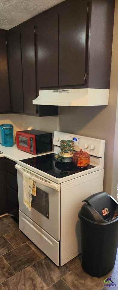 216 Tabor Dr - Photo 3 of 9