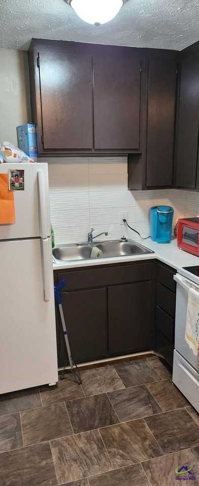 216 Tabor Dr - Photo 4 of 9