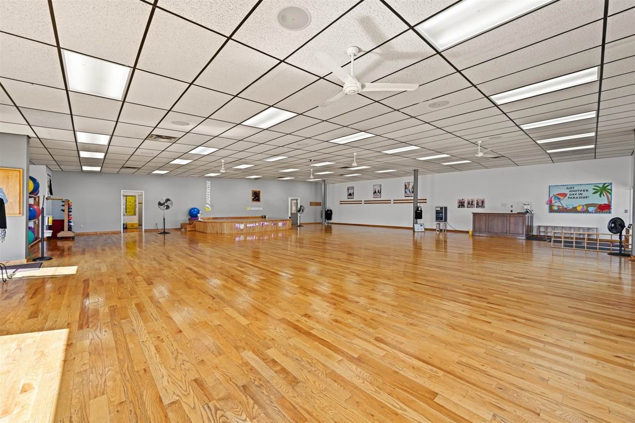 2095 Kerper Blvd - Photo 4 of 25