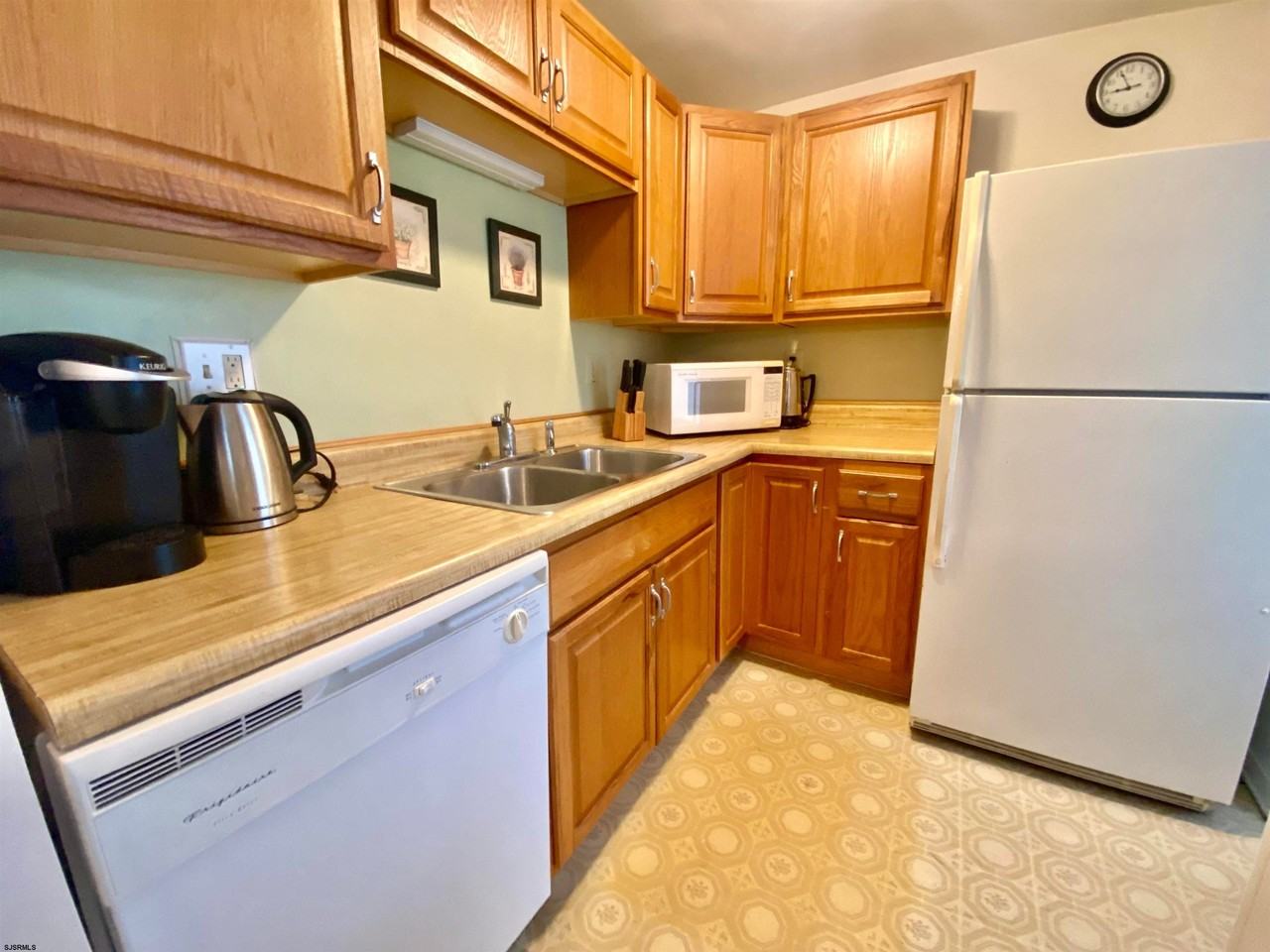 4 Ontario Dr #B - Photo 5 of 25