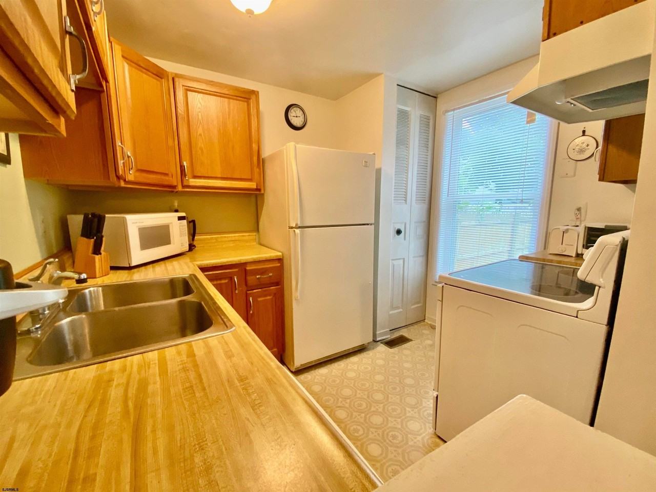 4 Ontario Dr #B - Photo 6 of 25