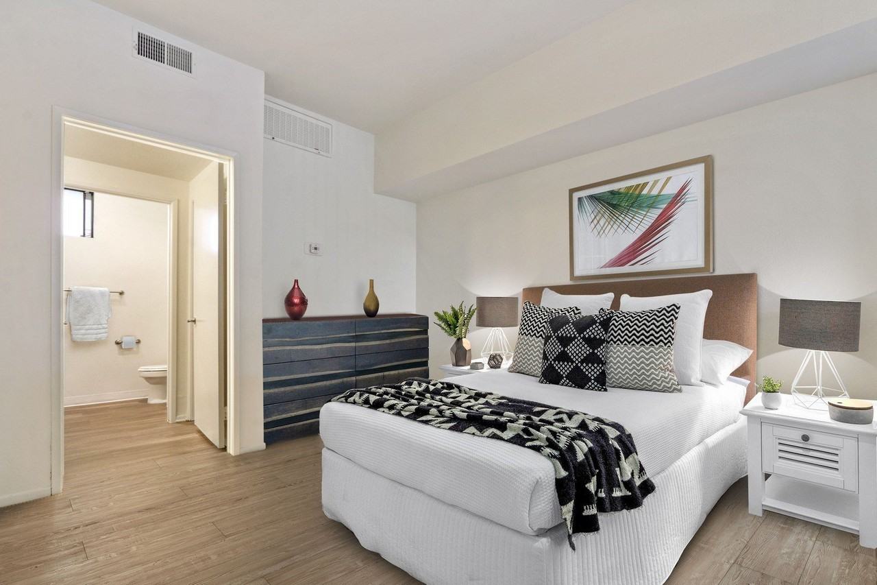 Park Overland Apartments - Photo 3 of 36