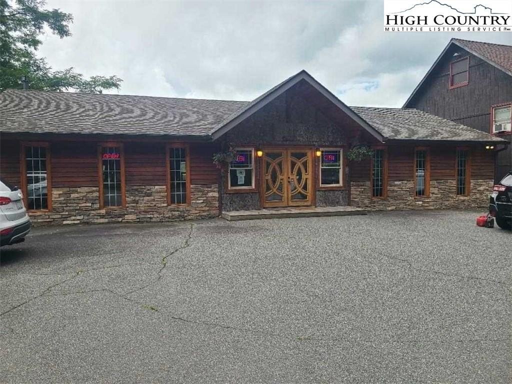 2780 Tynecastle Hwy - Photo 2 of 10