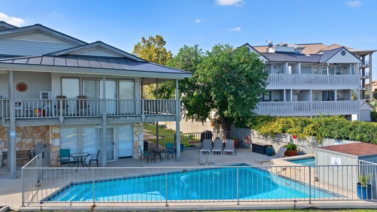 104 Cove E #106 - Photo 5 of 30