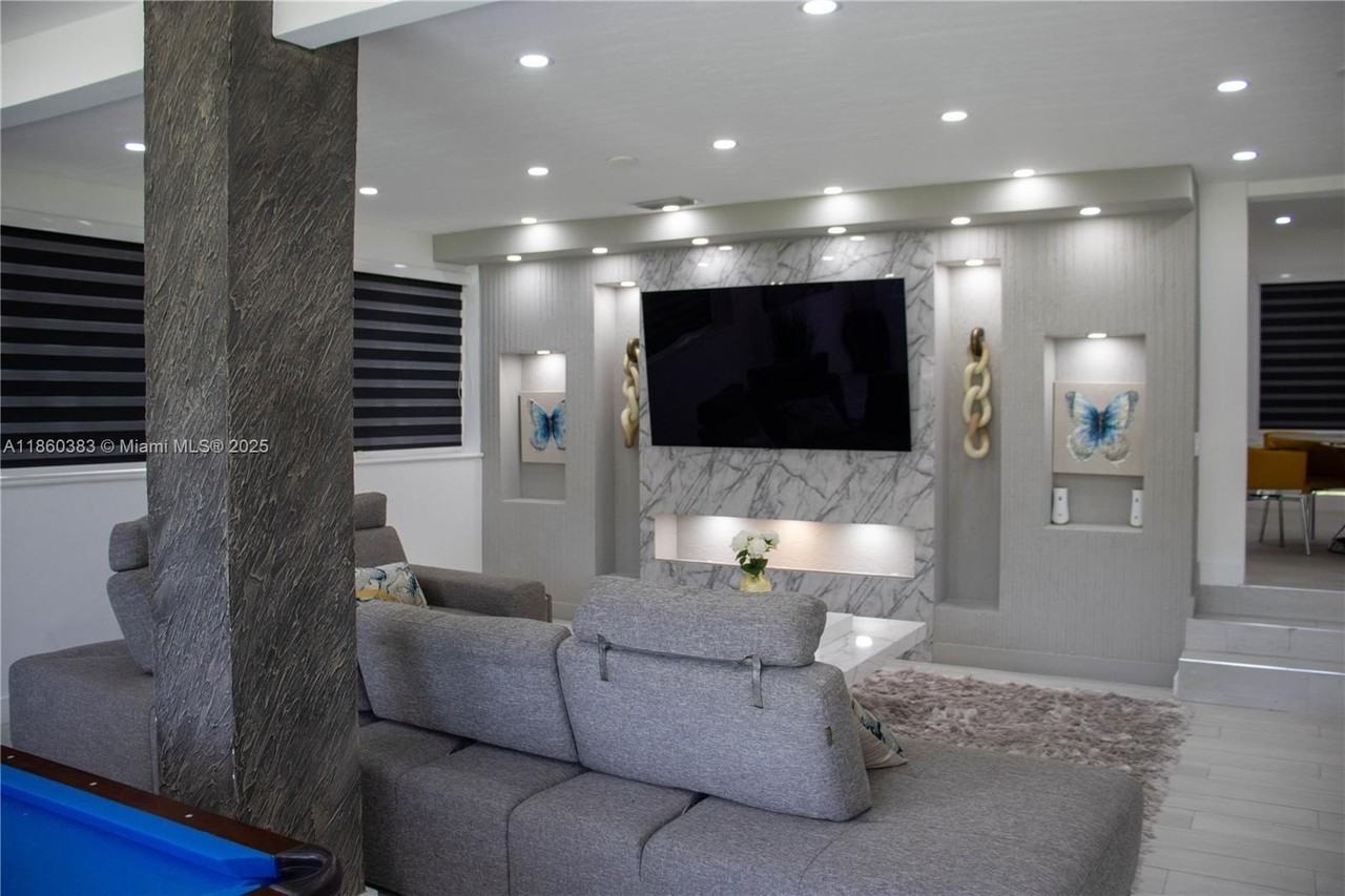 295 Ne 150th St #0 - Photo 4 of 39