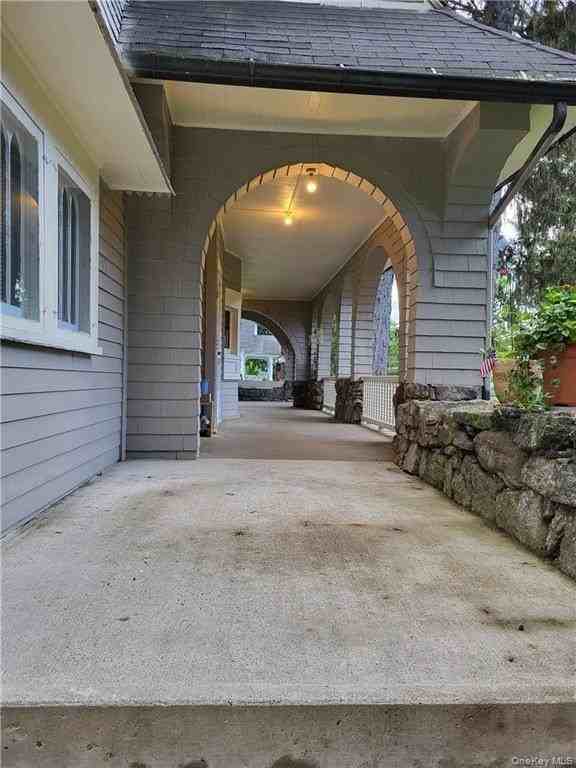 32 Oakland Ave #3 - Photo 2 of 11