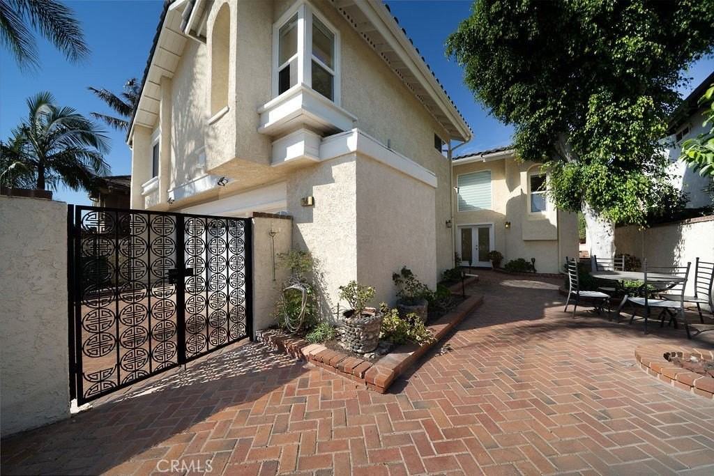 34 Columbus - Photo 2 of 33