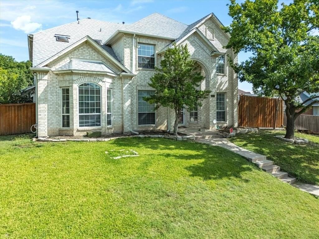 635 Ridgemont Dr - Photo 3 of 40