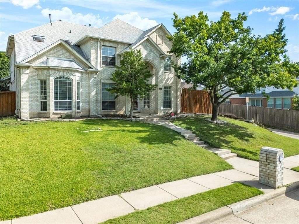 635 Ridgemont Dr - Photo 4 of 40