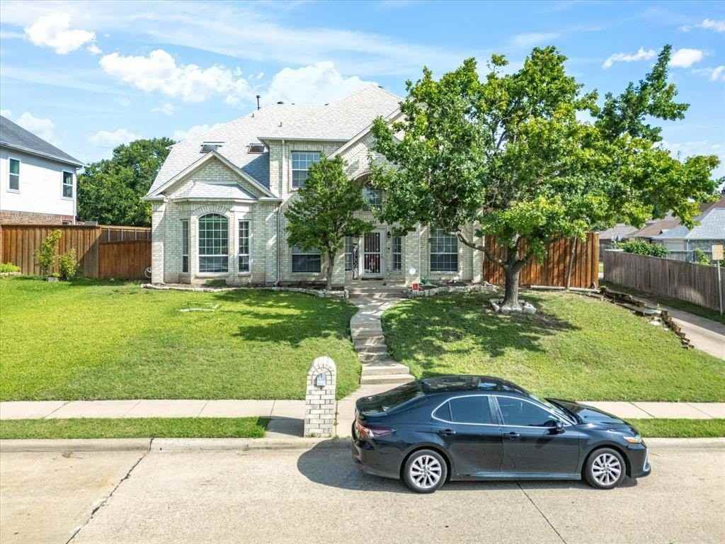 635 Ridgemont Dr - Photo 5 of 40