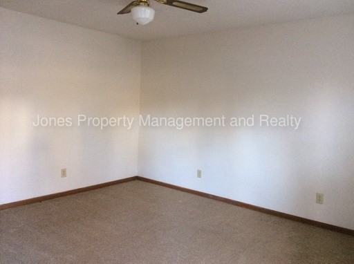 2648 White Oak Ln - Photo 3 of 3