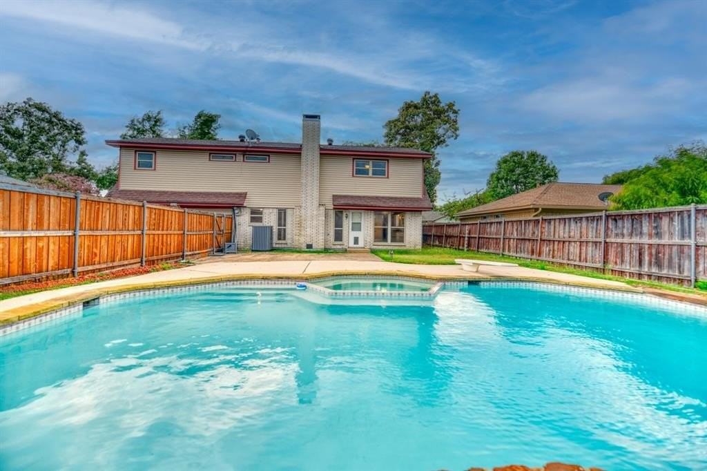 1619 Marquette Dr - Photo 2 of 33