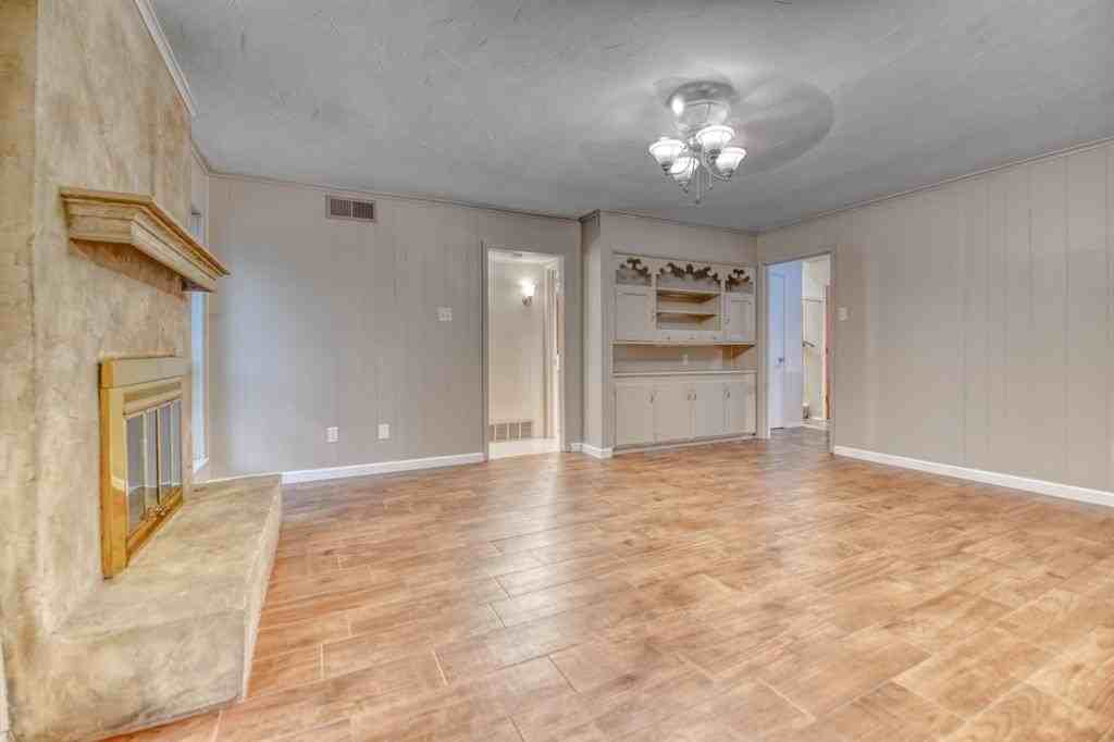 1619 Marquette Dr - Photo 4 of 33