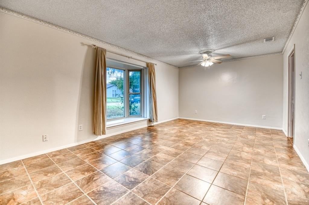 1619 Marquette Dr - Photo 7 of 33