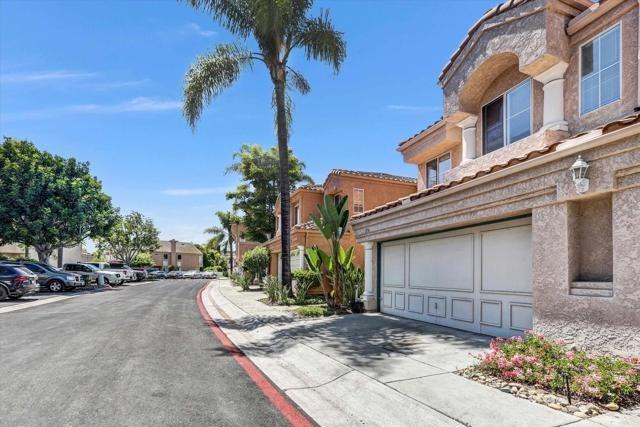 1374 Serena Cir - Photo 3 of 31